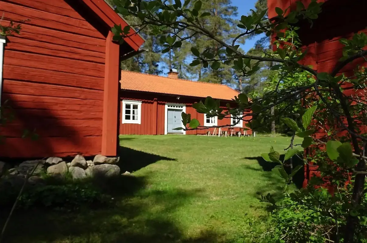 Harbo hembygdsgård i sommarskrud