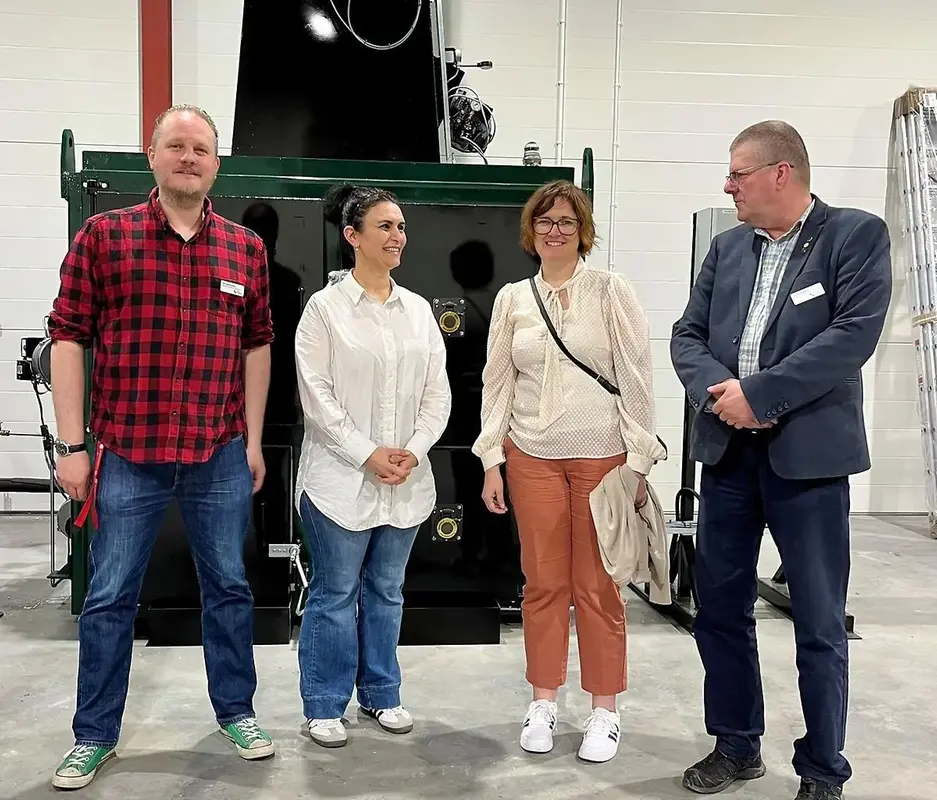 Kommunstyrelsens ordförande Per Sverkersson (S), Serdil Ucmaz, kommundirektör Emma Burstedt och vice ordförande kommunstyrelsen Göran Hillbom (C).