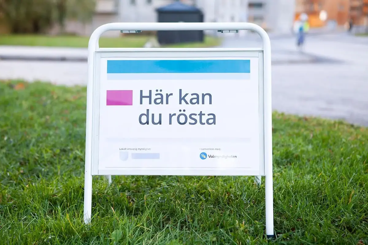 Skylt utanför vallokal