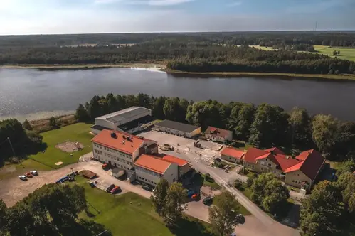 Morgongåva skola vid sjön, vy ovanifrån