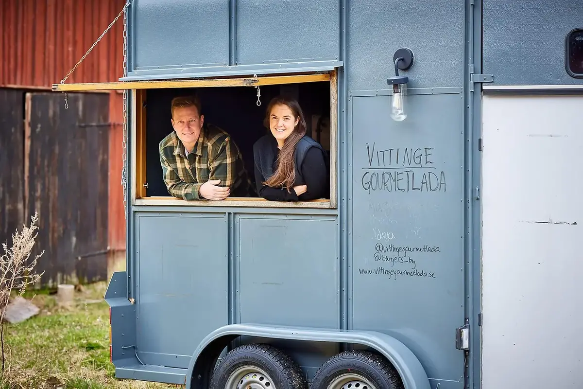 Andreas och Elin i sin pizzatruck